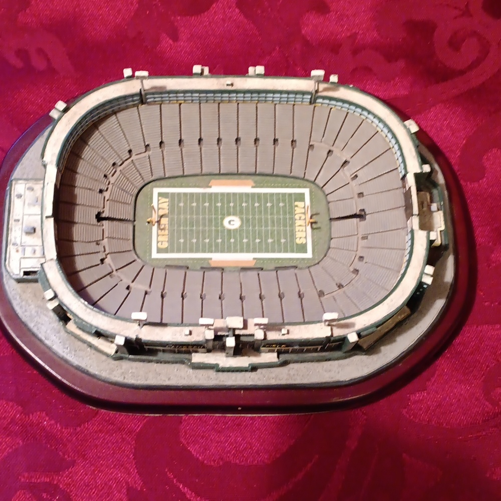 Replica  statue of Lambeau Field